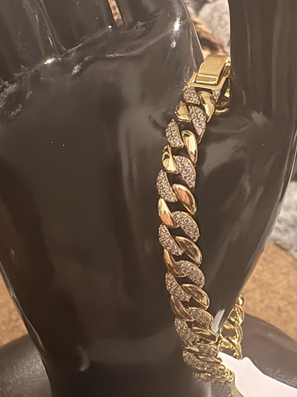 Gold Cuban Link Bracelet for Men - Stylish Statement Accessory